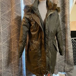 Banana Republic Puffer Coat, with faux fur hood. 3M insulation